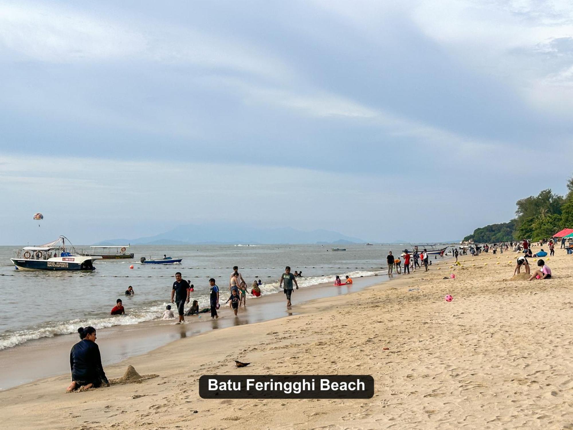Apartment By The Sea- Pool And Sea View Batu Ferringhi