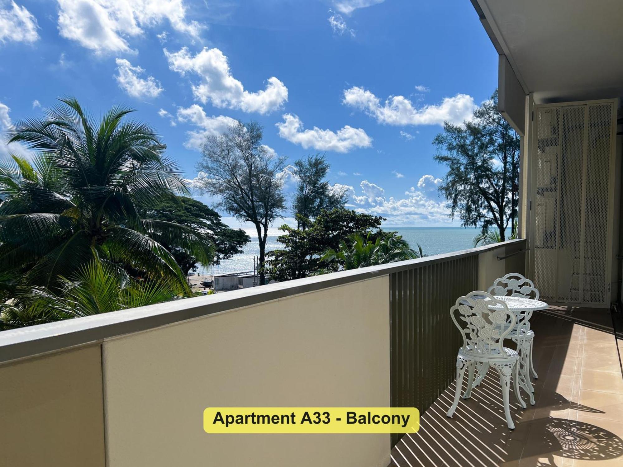 By The Sea- Pool And Sea View Apartment Batu Ferringhi